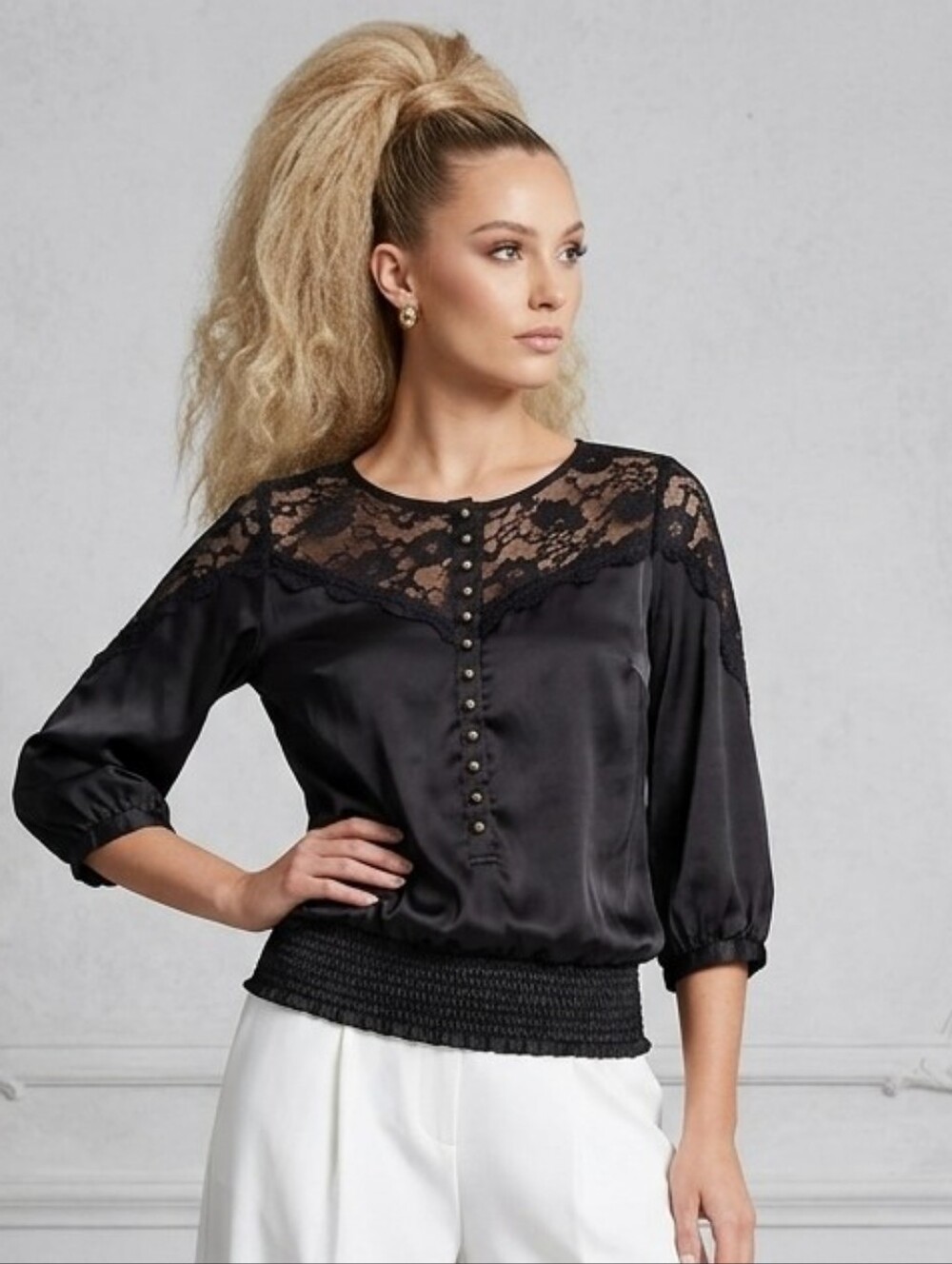 FOXY Jeans Black satiny blouse
